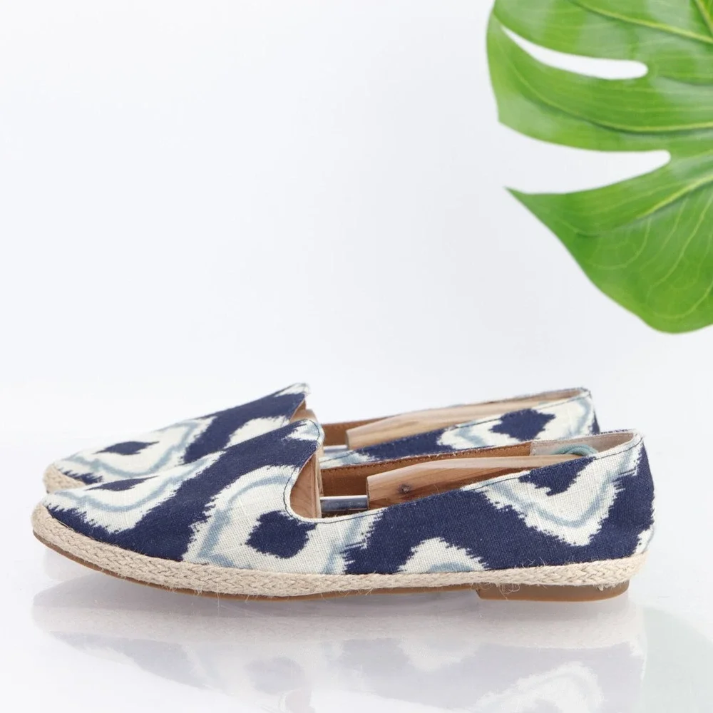 Seychelles Womens Espadrille Flat Size 8.5 Navy Blue White Pointed Slip On Shoes